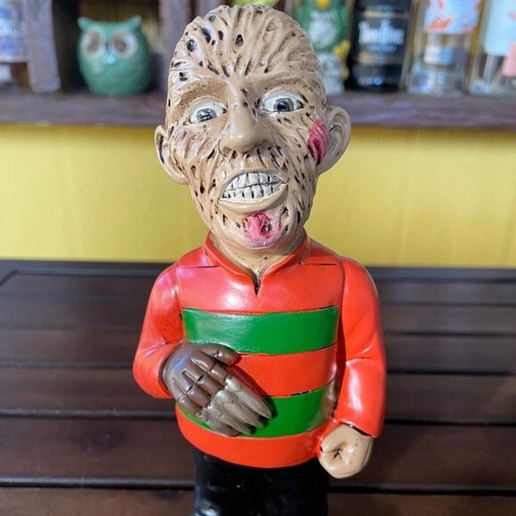 Freddy Kruger Statue - Picture 1 of 7